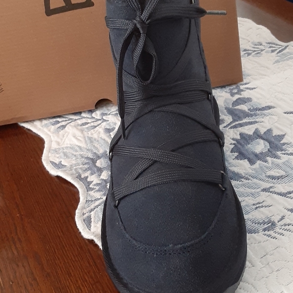 New in box, BooRoo short tie boots - Picture 9 of 12